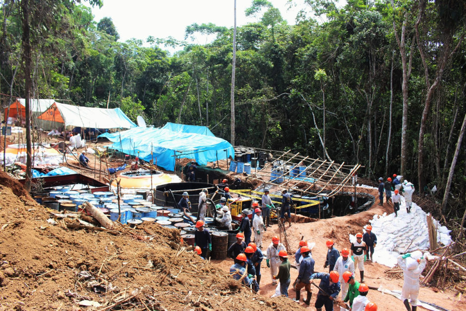 AVANZAN LAS TAREAS DE LIMPIEZA Y RECUPERACIÓN DE CRUDO EN EL KM.213 DEL OLEODUCTO NOR PERUANO