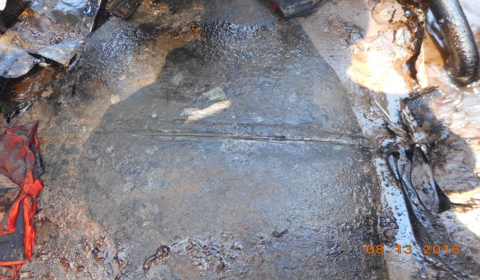 CONTINÚA LIMPIEZA EN EL CAUCE DE LA QUEBRADA UCHICHIANGOS