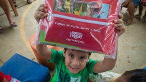 CERCA DE 30 MIL NIÑOS RECIBEN ÚTILES ESCOLARES