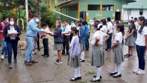 Más de 30 mil alumnos de comunidades nativas beneficiadas con útiles escolares
