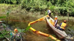 Continúan labores de contención y limpieza en contingencia ambiental generada por terceros