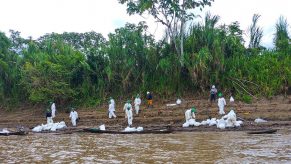 Bloqueo de comunidades impide trabajos de contención y recuperación de crudo y limpieza inicial en río Cuninico