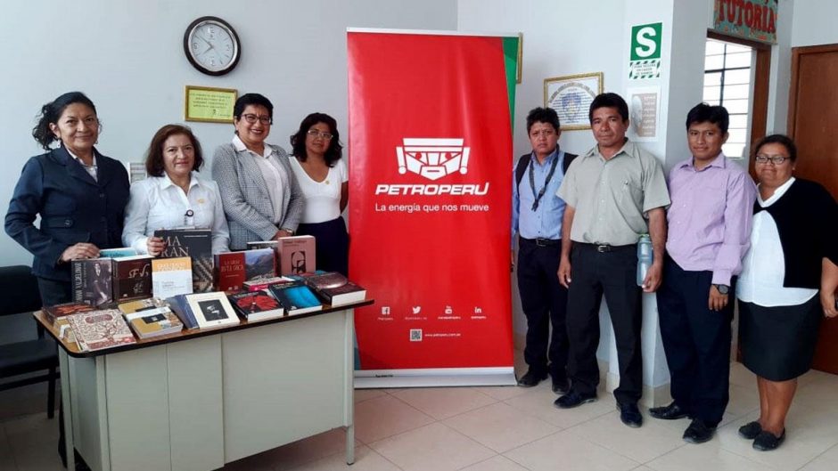 PETROPERÚ entregó libros de Ediciones Copé en Sechura, Piura